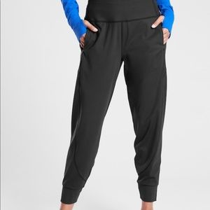 NWOT Athleta Distance Jogger.